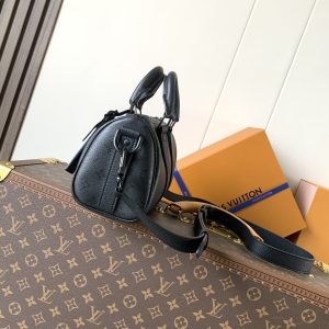 Alternative view of M28369 Top-tier authentic piece Variable-code chip 163C Men's Speedy Pillow Bag KEEPALL BANDOULIÈRE 25 Handbag This Keepall Bandoulière 25 handbag features Monogram Midnight XL coated canvas accented with deep Monogram print, exuding bold confidence.Its refined urban silhouette features leather trim and a matte zipper. The top handle and wide, detachable, adjustable fabric shoulder strap offer versatile carrying options for comfortable crossbody or handheld use. Dimensions: 15 x 11 x 25 cm (Height x Width x Length).